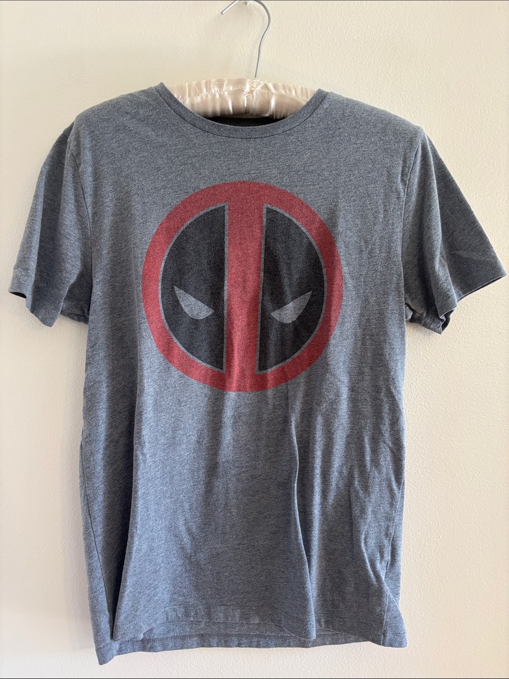 Old Navy Gray Short-Sleeve T-Shirt with Red & Black Deadpool Logo